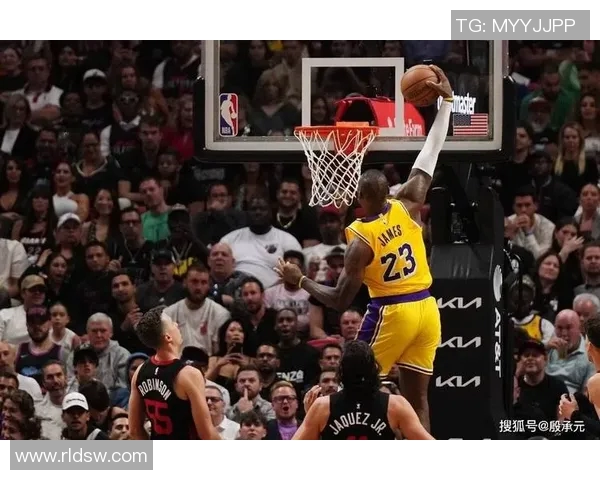 詹姆斯在湖人12年的辉煌历程与传奇时刻回顾 詹姆斯在湖人12年的辉煌历程与传奇时刻回顾