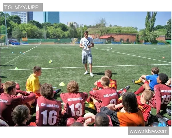 莱万携手球队再创辉煌续写传奇故事的足球之路 莱万携手球队再创辉煌续写传奇故事的足球之路